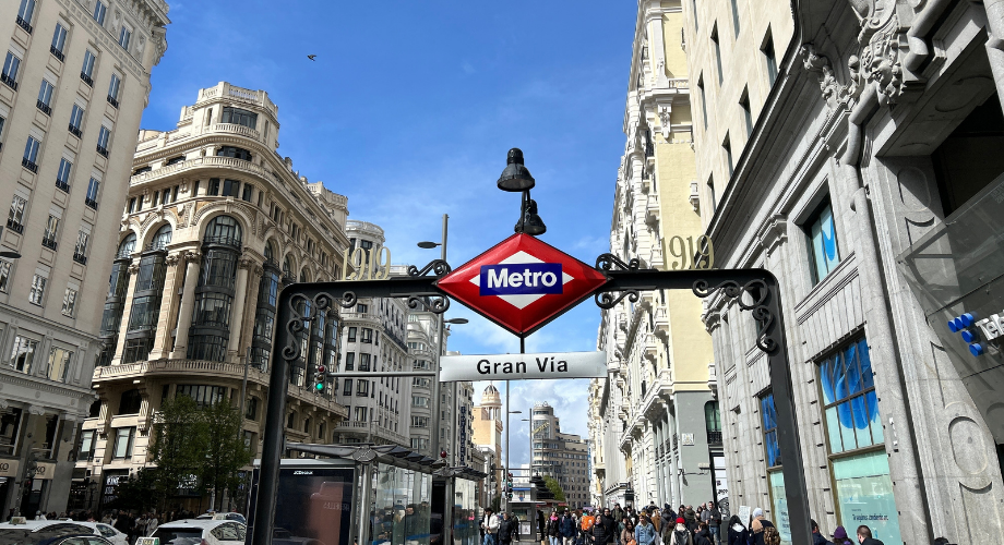 Full Gran Vía experience of shopping and entertainment