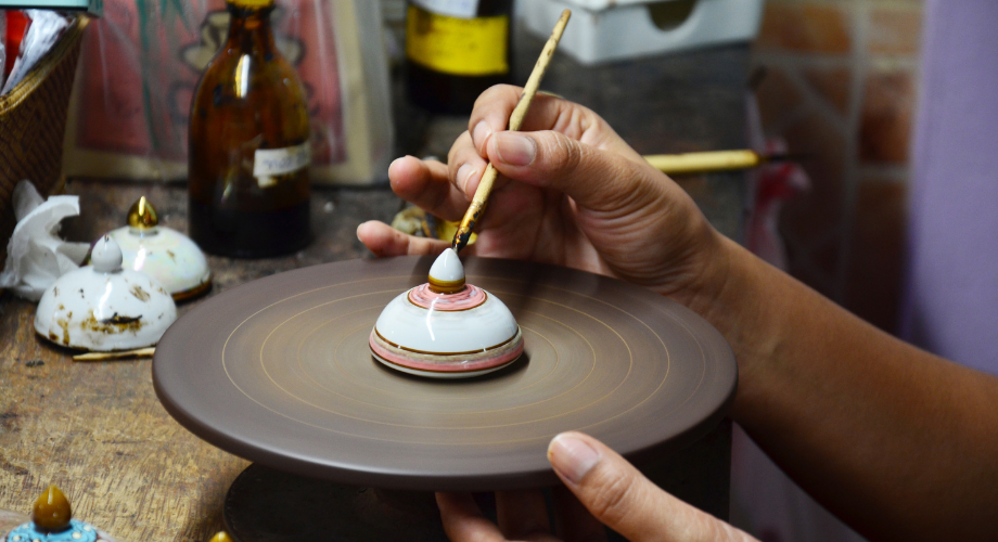 Benjarong porcelain design at Stella Art Cafe
