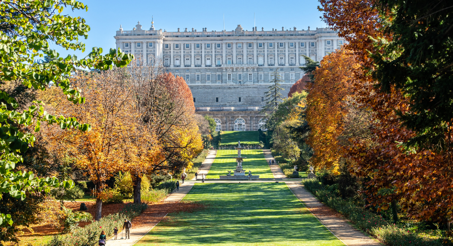 Dining in the Park: Campo del Moro Gardens  